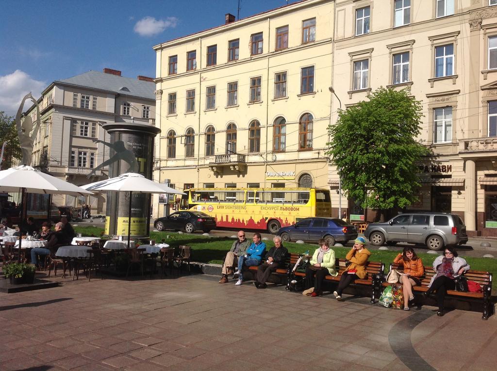 Apartments On Prospekt Svobody 24 Lviv Exterior foto